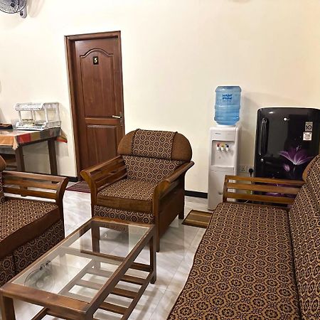Lahiru Airport Villa Andiambalama Εξωτερικό φωτογραφία