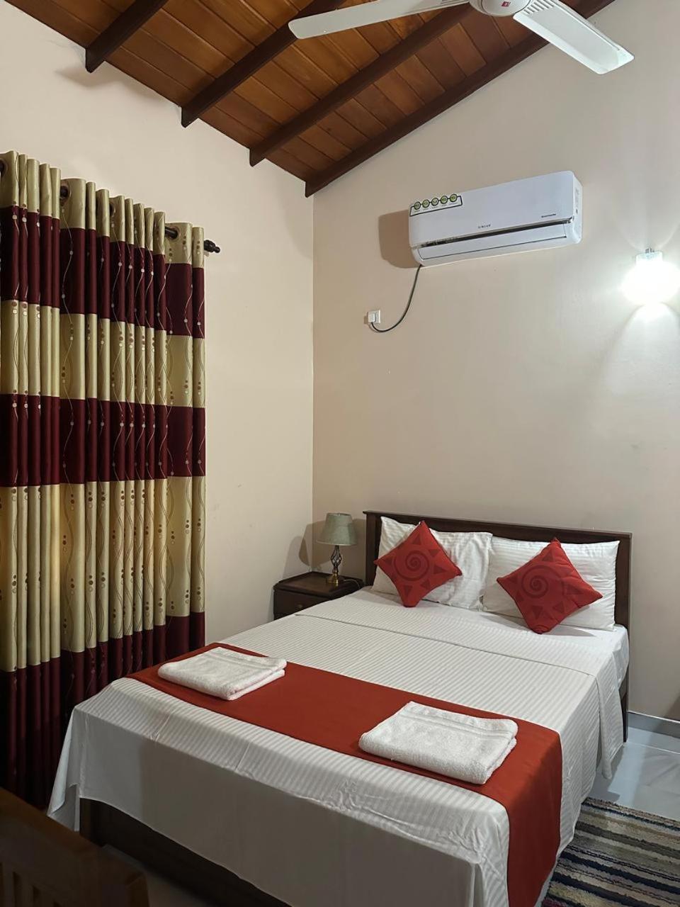 Lahiru Airport Villa Andiambalama Εξωτερικό φωτογραφία