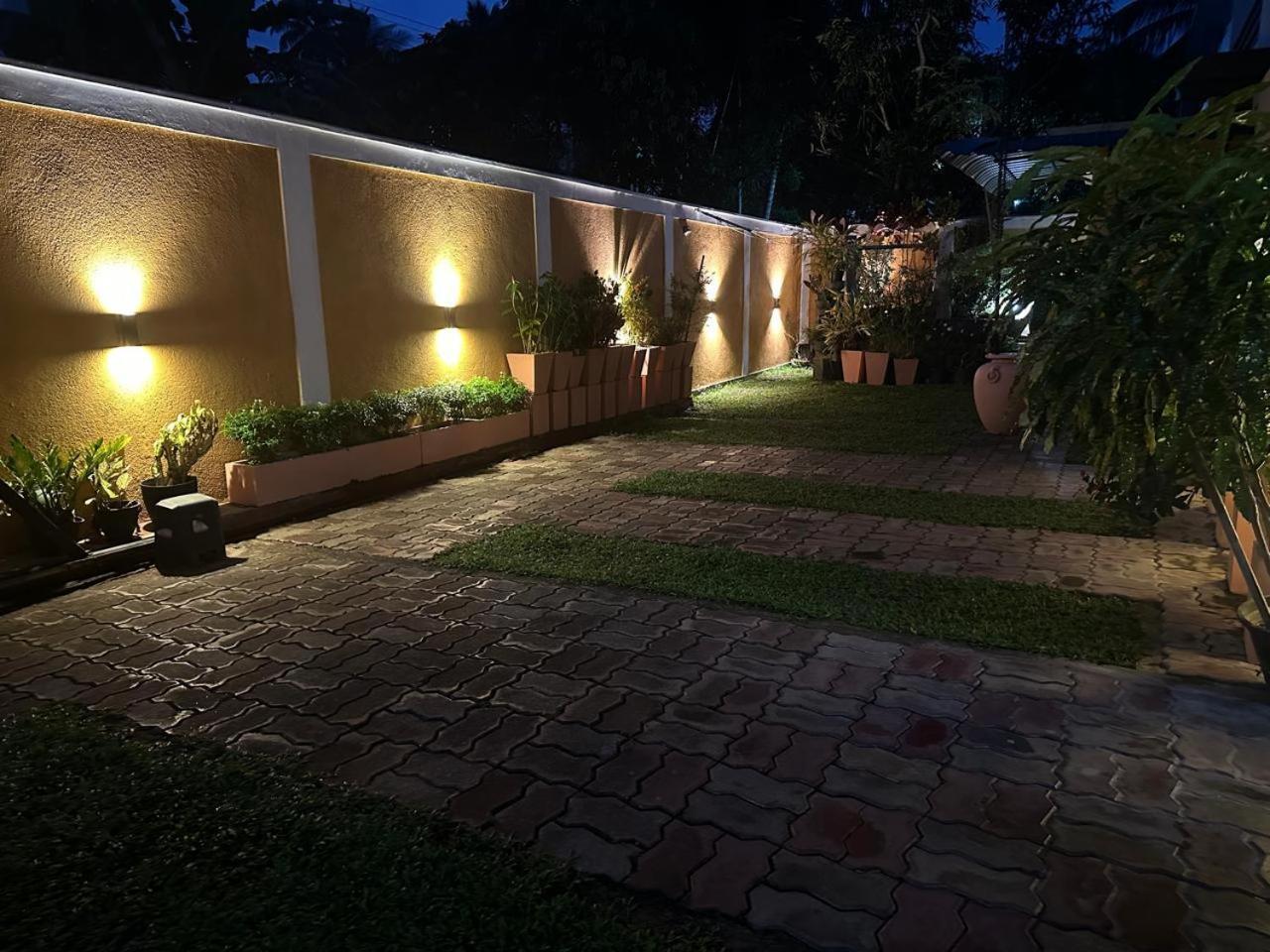 Lahiru Airport Villa Andiambalama Εξωτερικό φωτογραφία