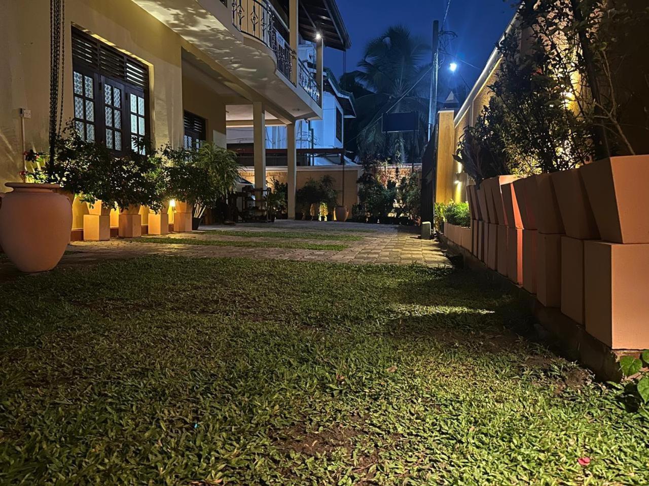 Lahiru Airport Villa Andiambalama Εξωτερικό φωτογραφία