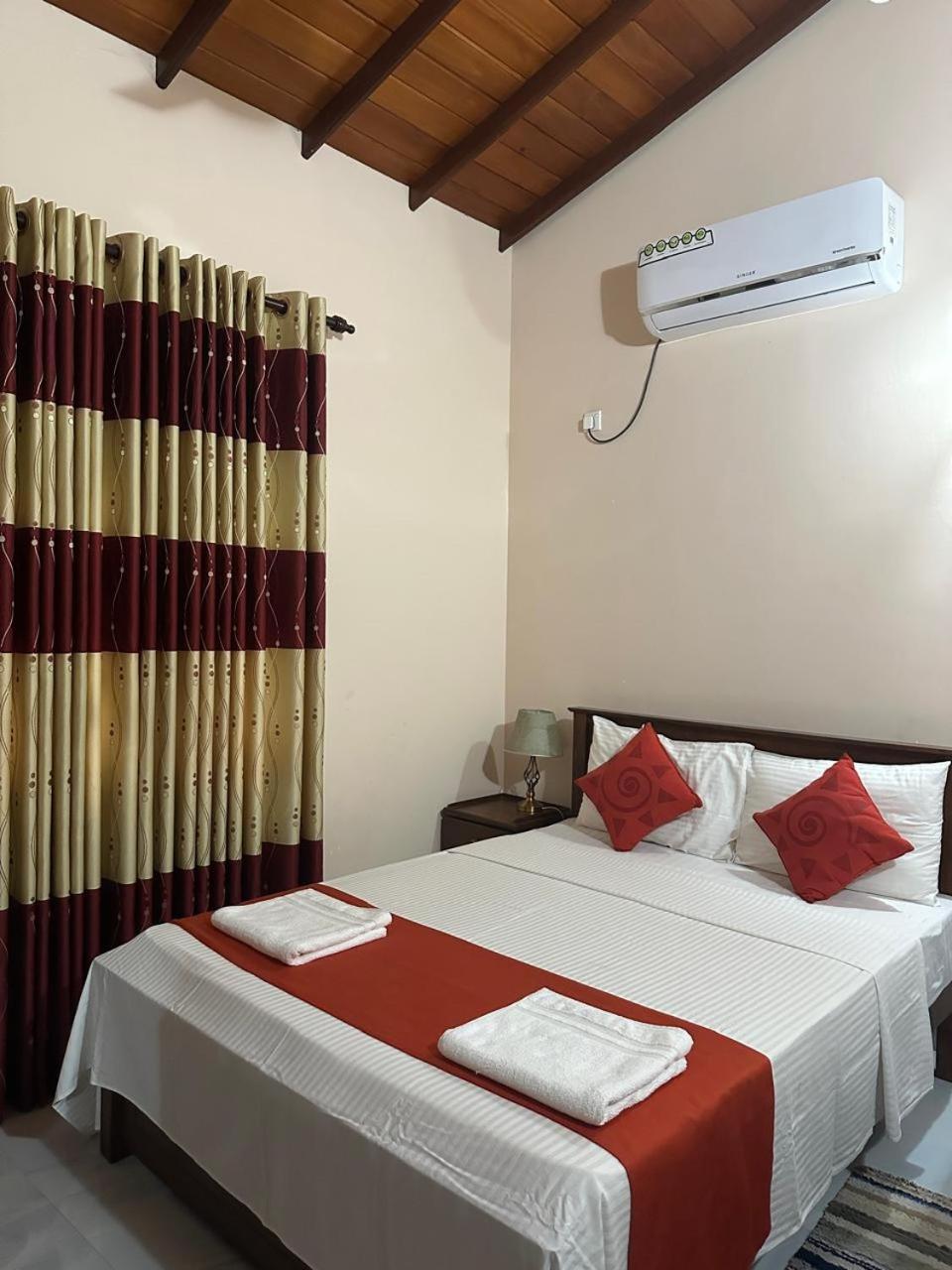 Lahiru Airport Villa Andiambalama Εξωτερικό φωτογραφία