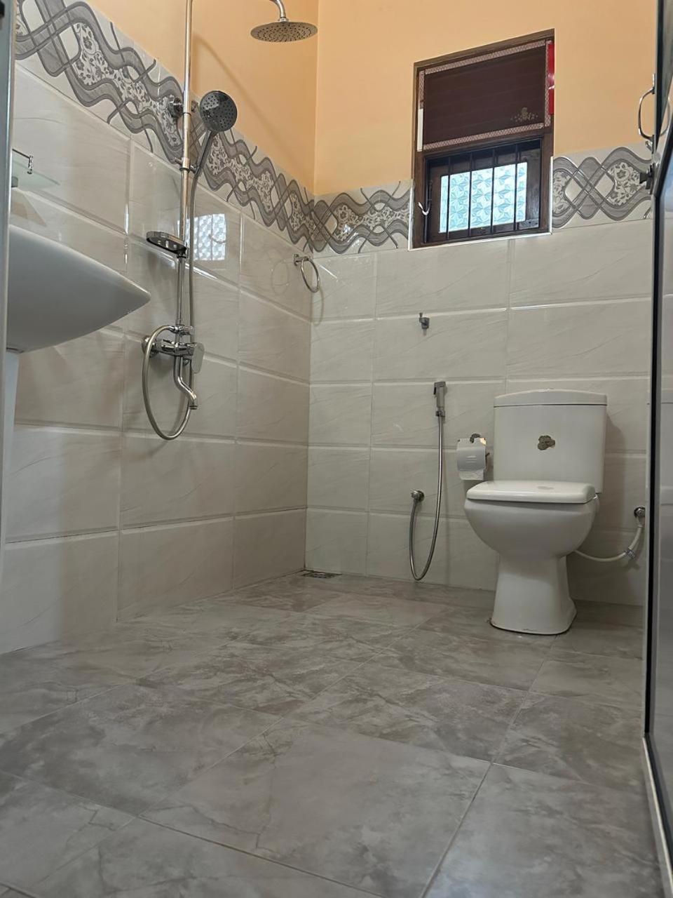 Lahiru Airport Villa Andiambalama Εξωτερικό φωτογραφία
