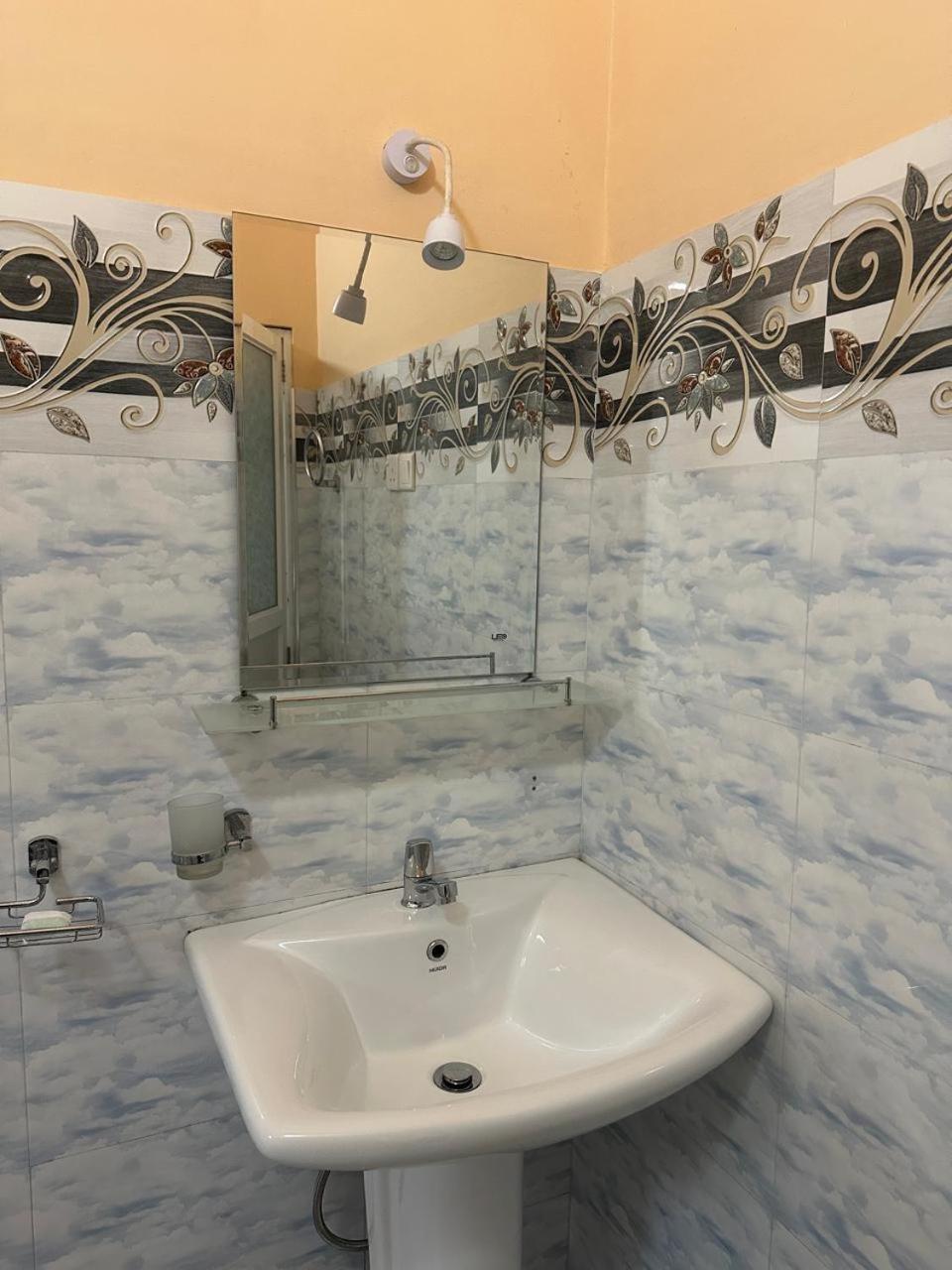 Lahiru Airport Villa Andiambalama Εξωτερικό φωτογραφία