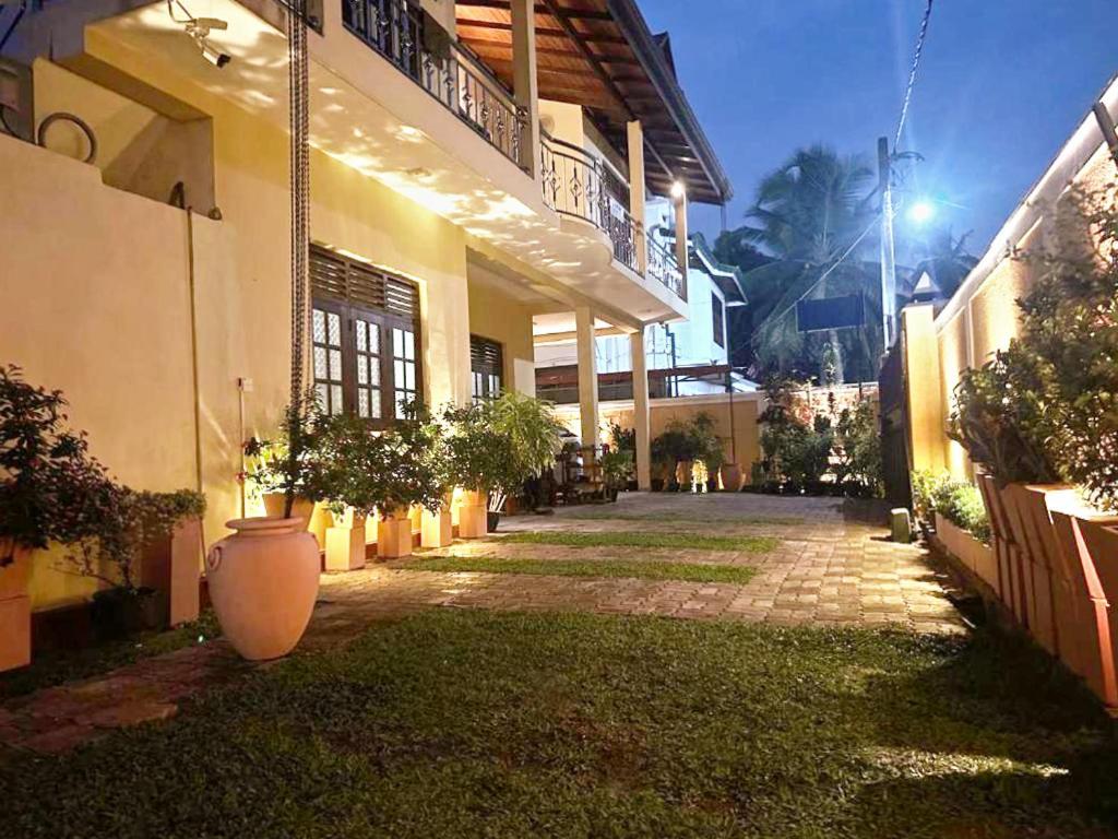 Lahiru Airport Villa Andiambalama Εξωτερικό φωτογραφία