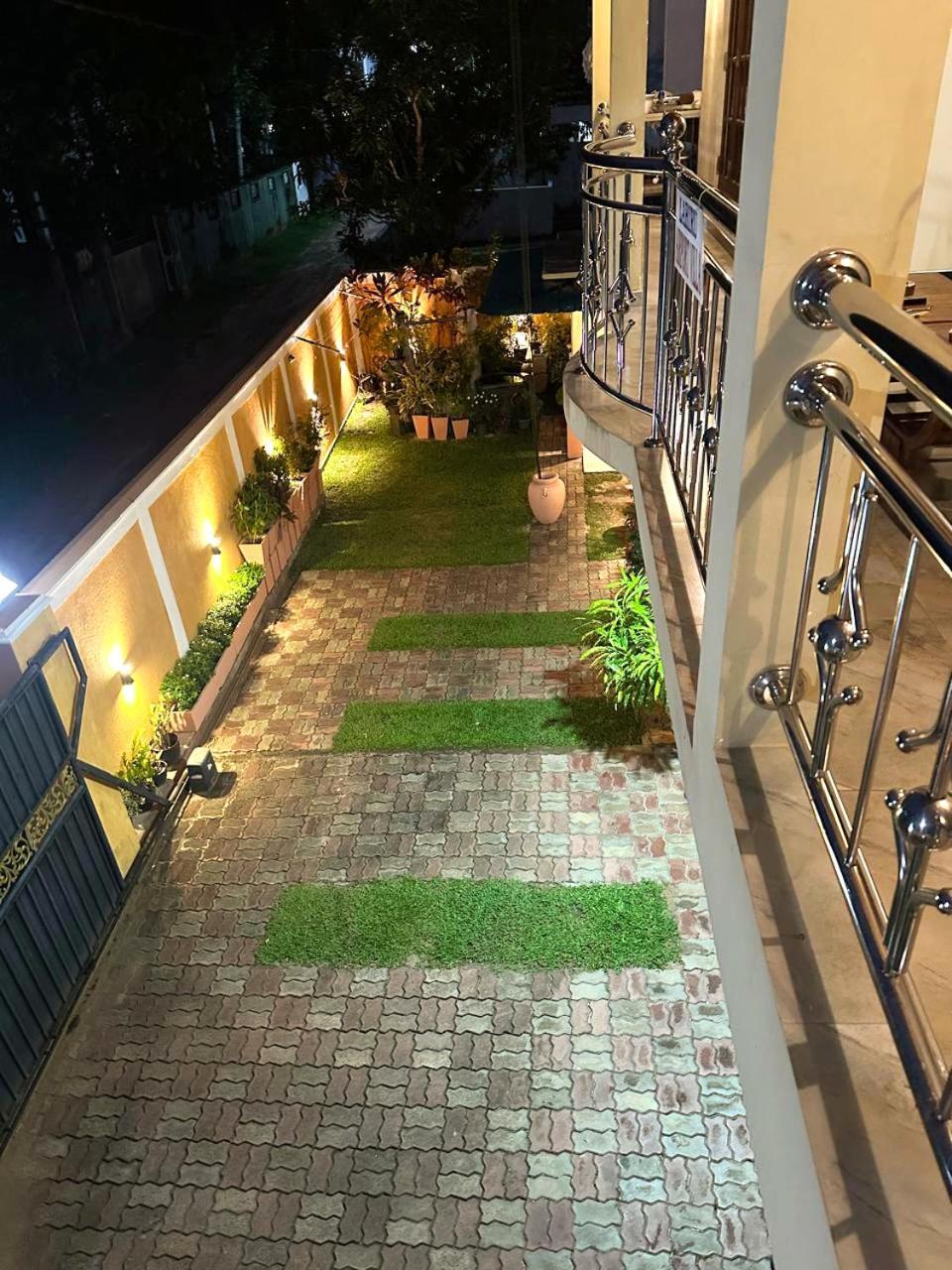 Lahiru Airport Villa Andiambalama Εξωτερικό φωτογραφία
