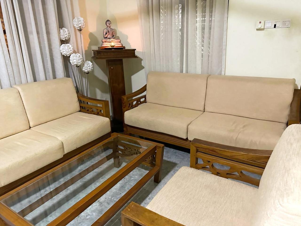 Lahiru Airport Villa Andiambalama Εξωτερικό φωτογραφία