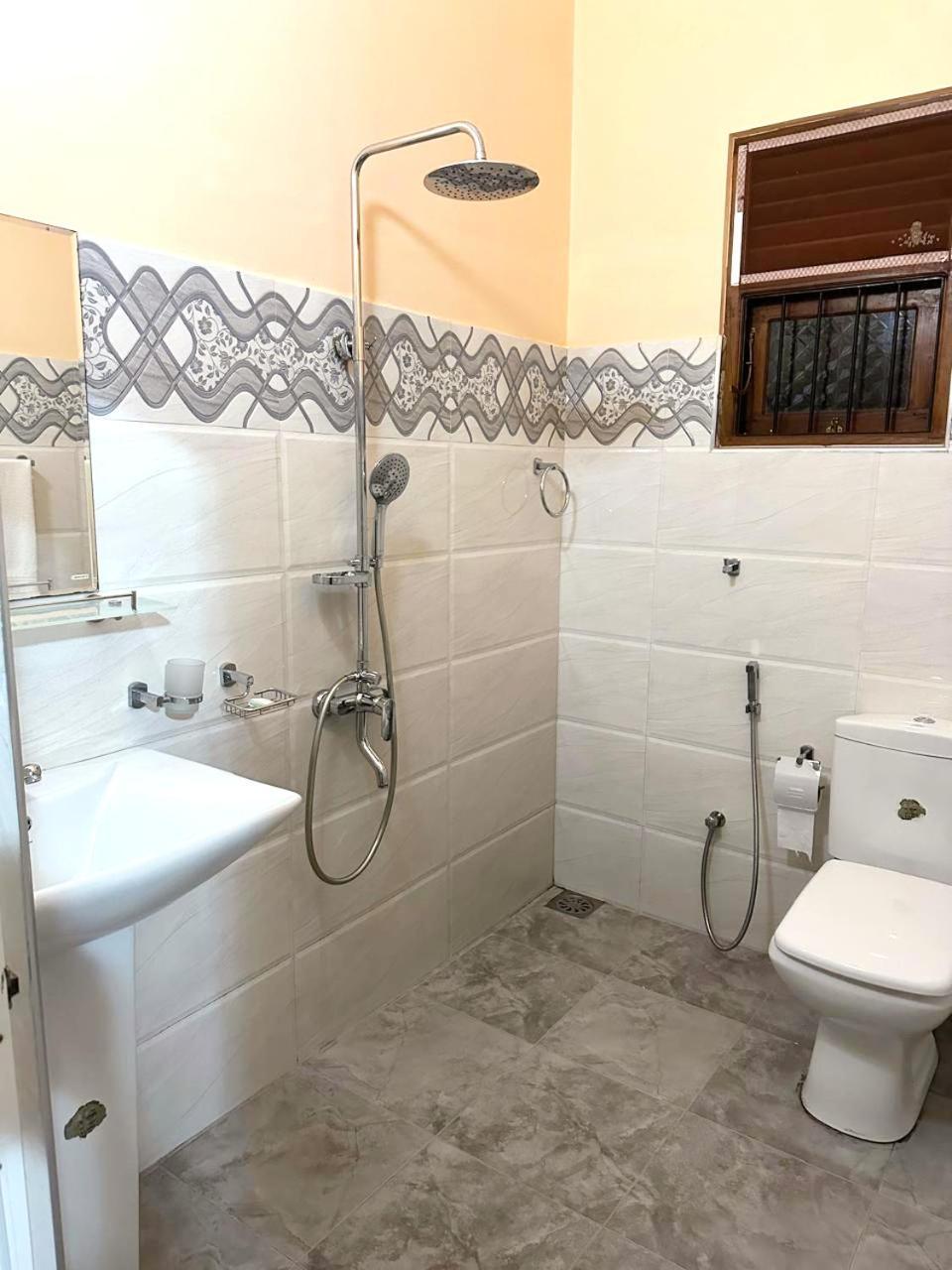Lahiru Airport Villa Andiambalama Εξωτερικό φωτογραφία