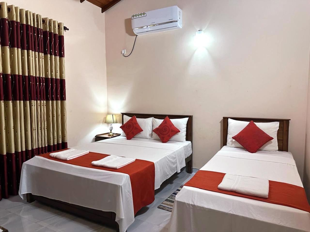 Lahiru Airport Villa Andiambalama Εξωτερικό φωτογραφία